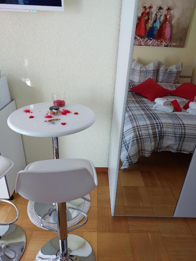 Joli Studio Avec Terrasse Et Vue Exclusivement Pour Non Fumeurs Belmont-sur-Lausanne Exterior photo